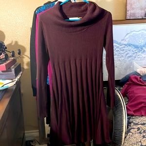 Deep burgundy sweater dress. Excellent condition. Long sleeves, petite medium.